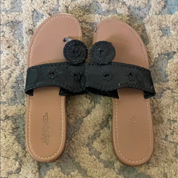 Black flip flops. - Picture 1 of 4
